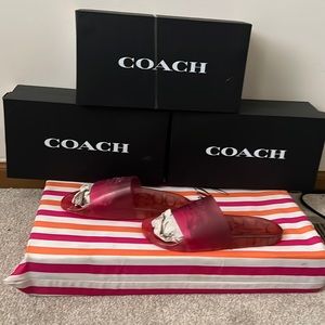 COACH - ULYSSA RUBBER SLIDE Marking on bottom- see pics😊